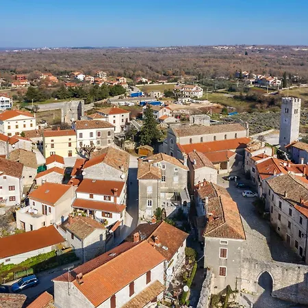 ヴィラ Aryana With Pool - Happy