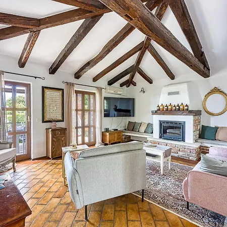 Aryana With Pool - Happy *