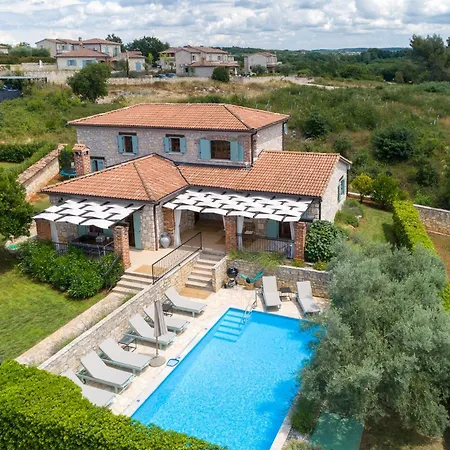 Rustic Pool Villa Aryana Вилла