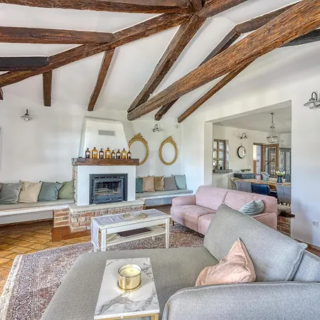Rustic Pool Villa Aryana Вилла *