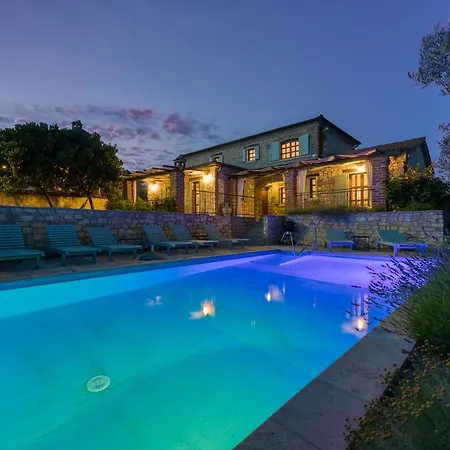 Rustic Pool Villa Aryana *