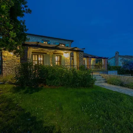 Rustic Pool Villa Aryana * Святой Ловреч Пазенатички