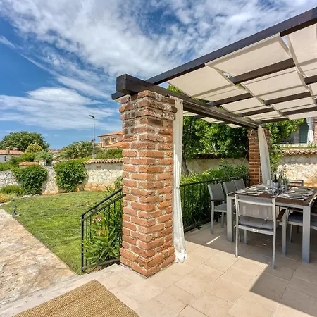 Rustic Pool Villa Aryana * Святой Ловреч Пазенатички