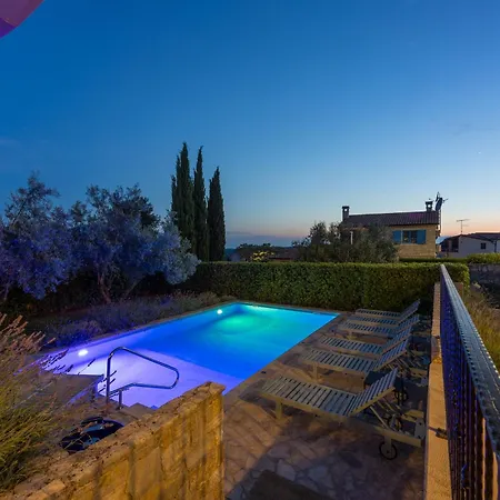 Вилла Rustic Pool Villa Aryana Святой Ловреч Пазенатички