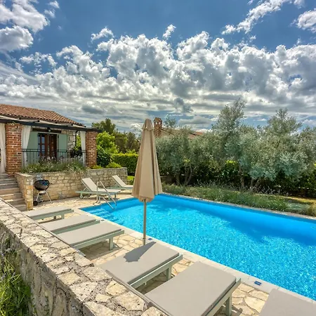 Вилла Rustic Pool Villa Aryana